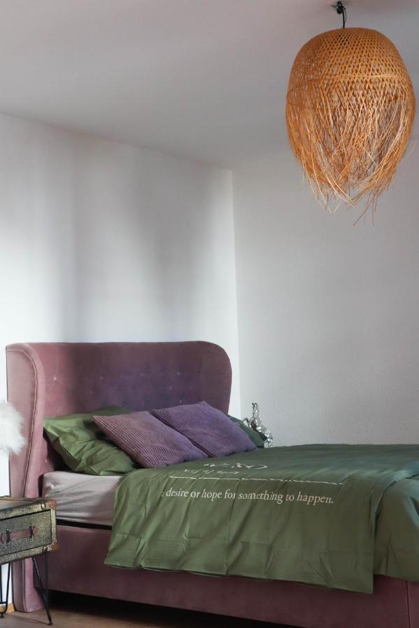 וינה Cozy & Charming City Apartment מראה חיצוני תמונה