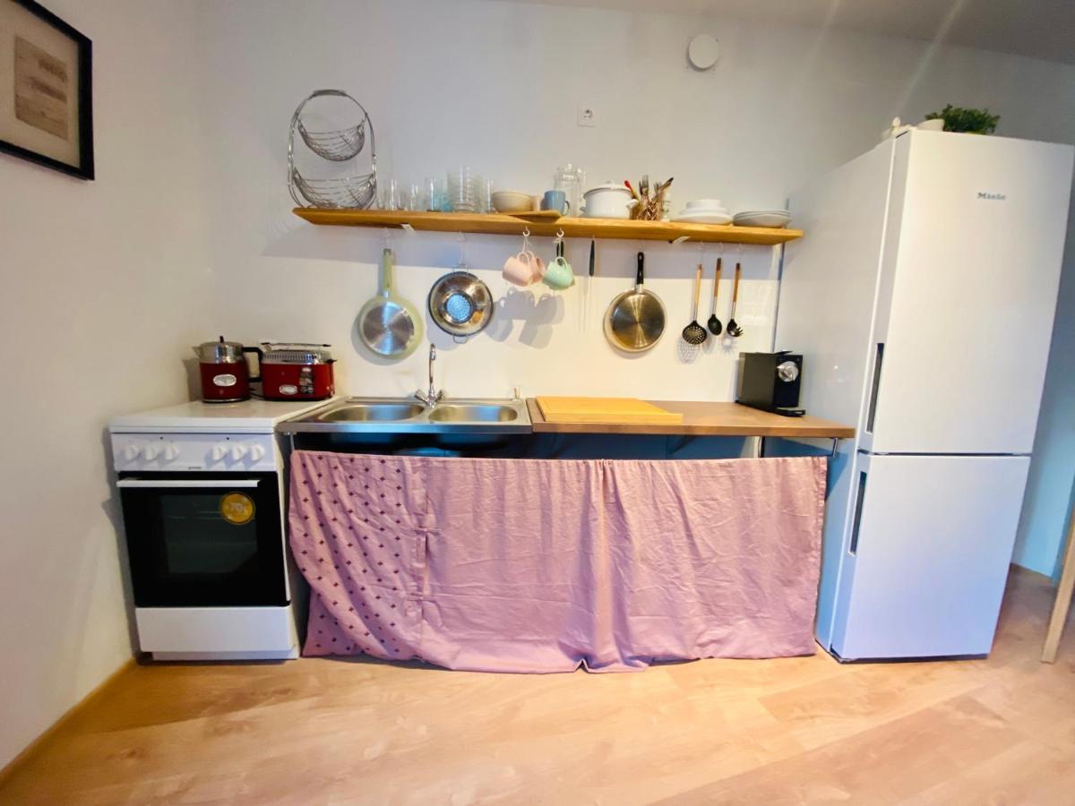 וינה Cozy & Charming City Apartment מראה חיצוני תמונה