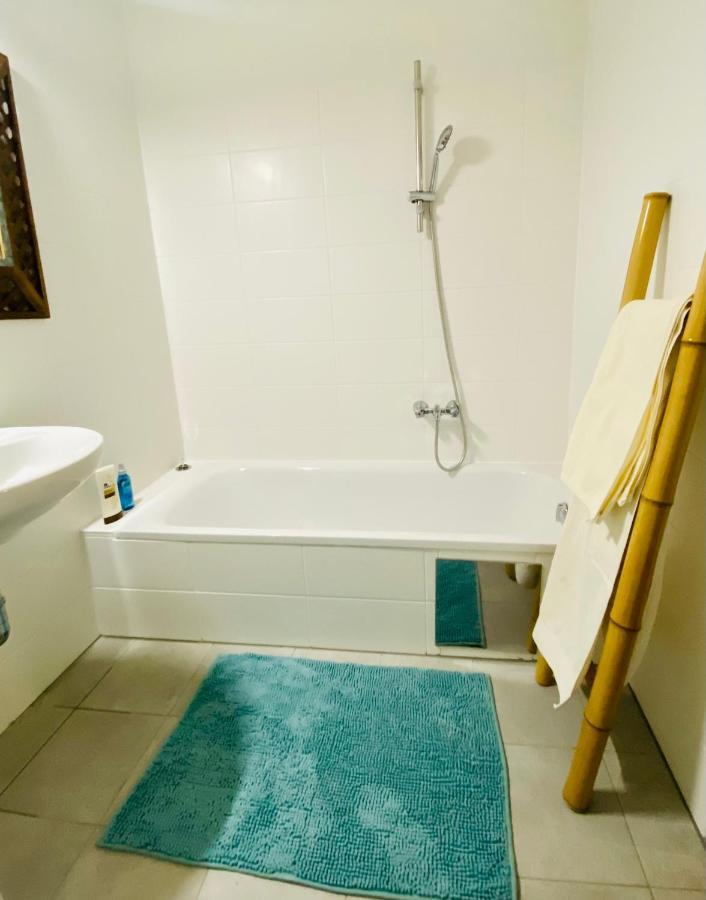 וינה Cozy & Charming City Apartment מראה חיצוני תמונה